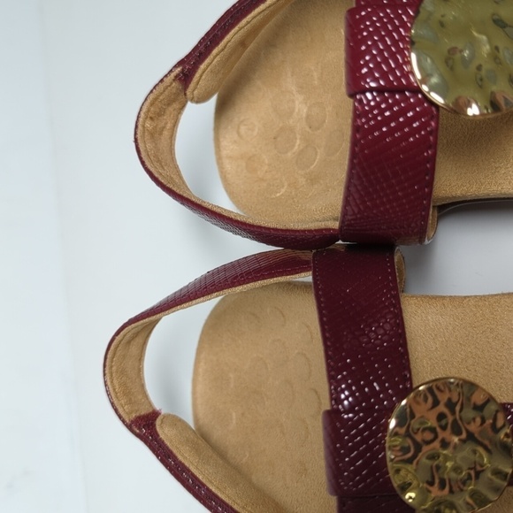 Vionic Farrah woven embossed burgundy sandals womans size 6.5 (wide) - Picture 14 of 16